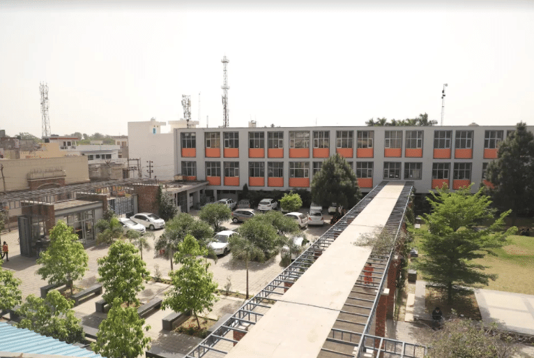 Guru Nanak Khalsa College Yamuna Nagar Academic Building photo 1